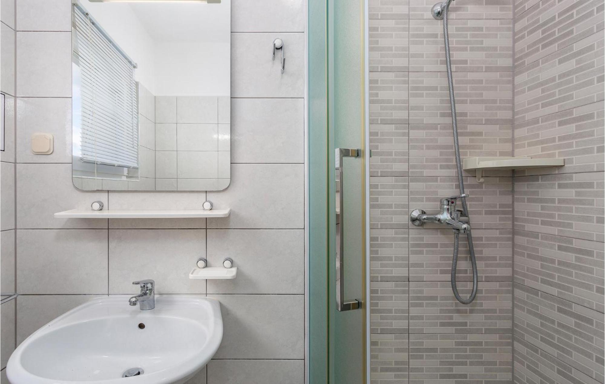 Beautiful Apartment In Pinezici With Wifi Exterior foto